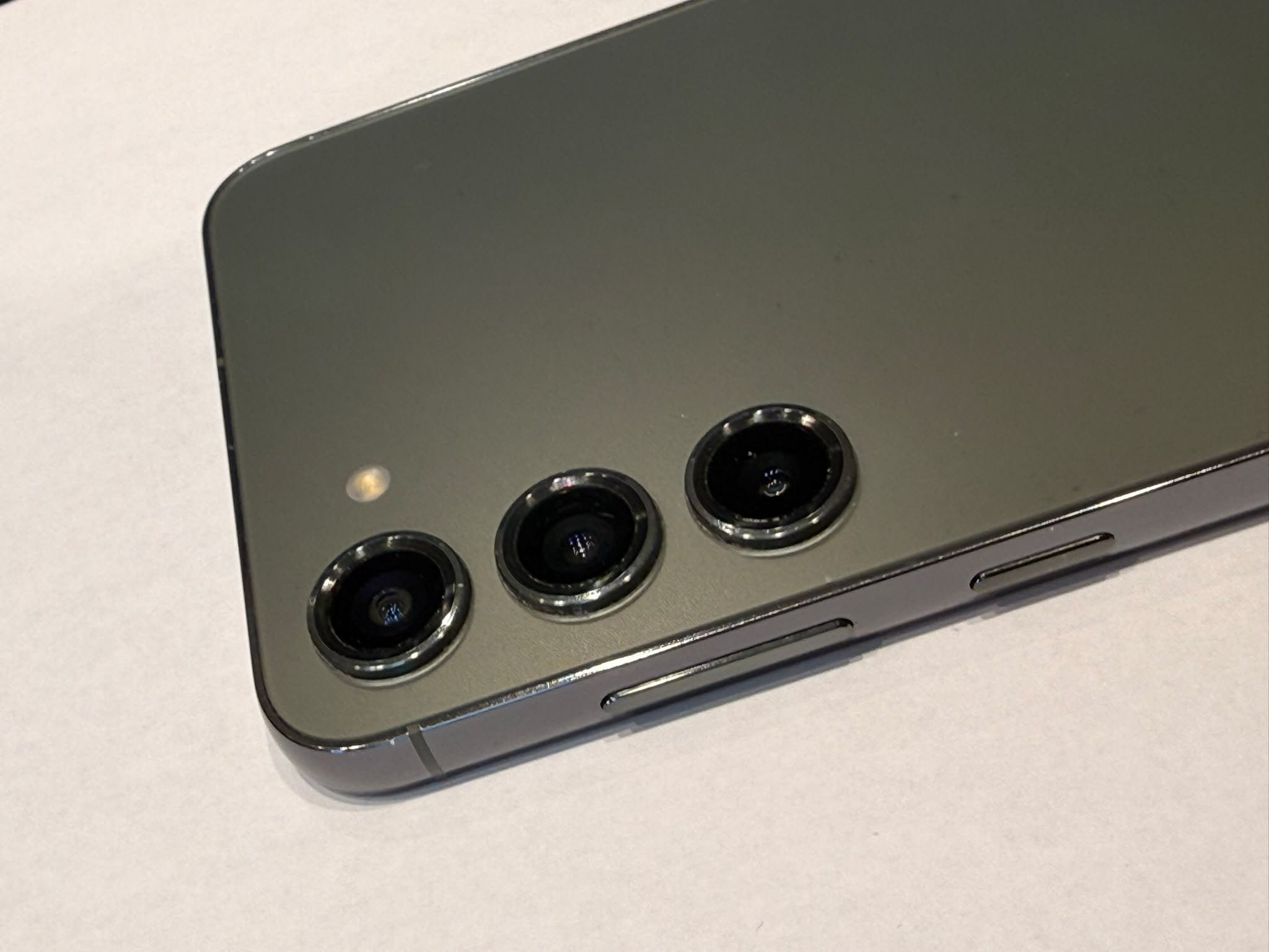 4  יד 2 +Samsung Galaxy s22