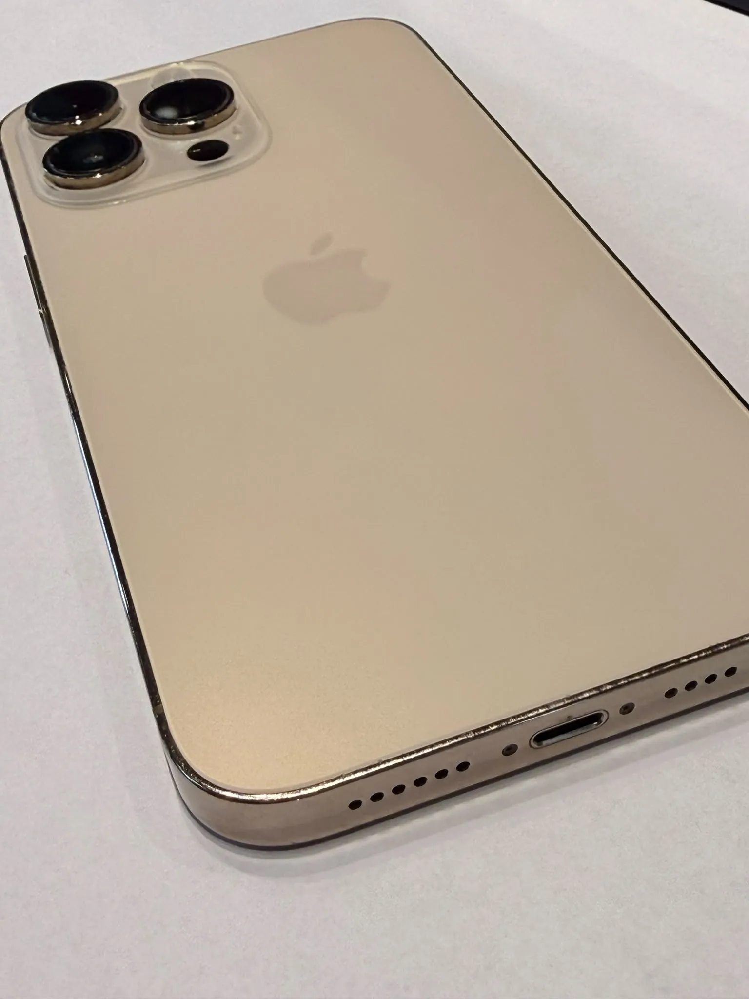 יד 2 iPhone 14 Pro Max זהבפר