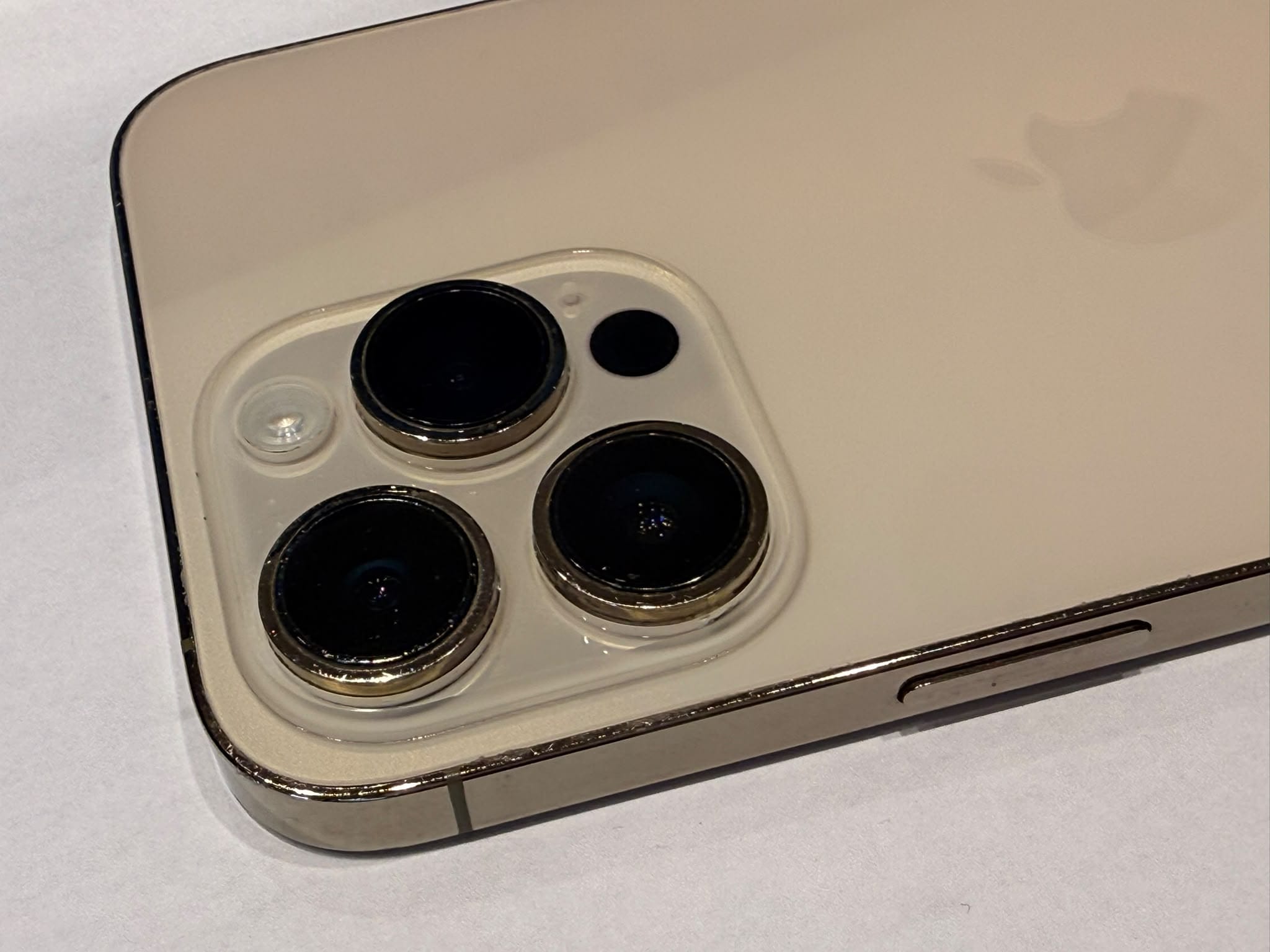 יד 2  iPhone 14 Pro Max  זהבפר